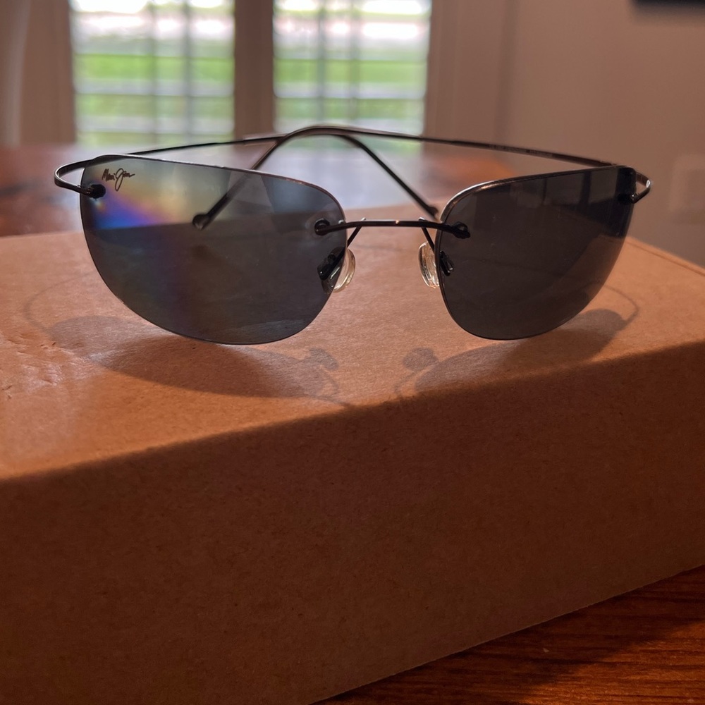 Maui Jim lightweight titanium wraparound